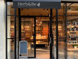 Herb&Be proyecto integral de diseño y construcción de tienda - Cristalera 3