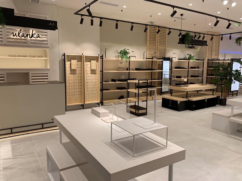 Ventajas contratar a un interiorista comercial profesional para tu tienda